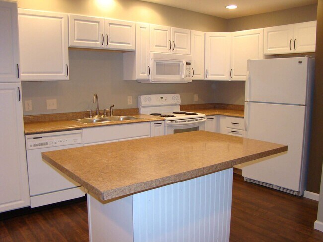 Kitchen - 158 W College Ave