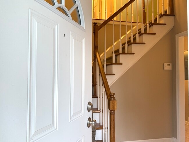 Building Photo - Well Maintained Diamond!