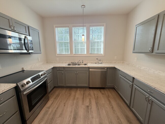 Building Photo - 3092 Main St