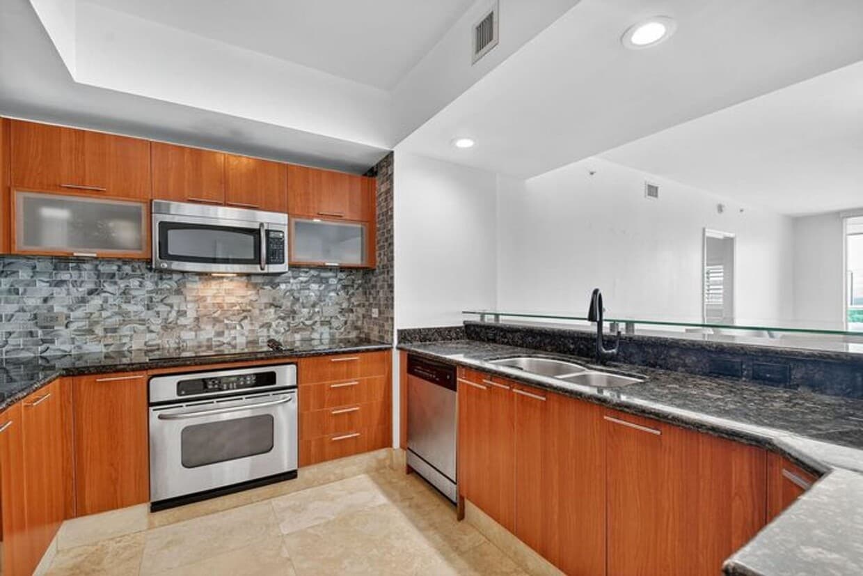 Foto principal - 2640 Lake Shore Dr