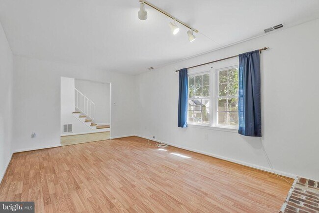 Building Photo - 1634 La Salle Ave