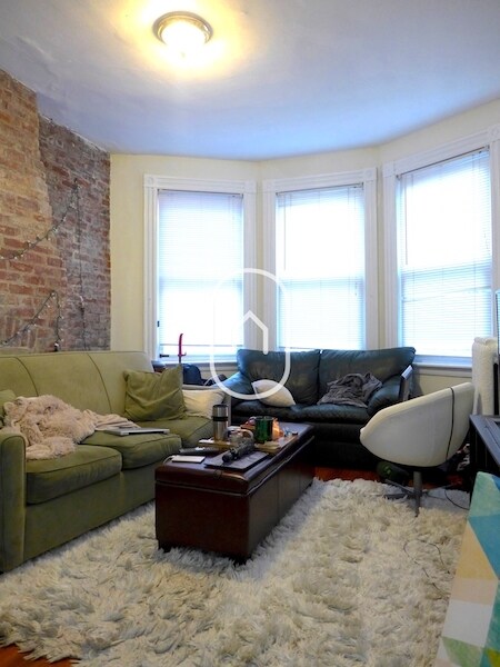 Building Photo - 22 Edgerly Rd