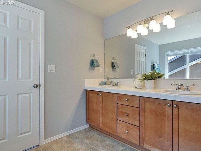 Foto del edificio - Beautiful 4 bedroom/2.5 bath Home in Newberg