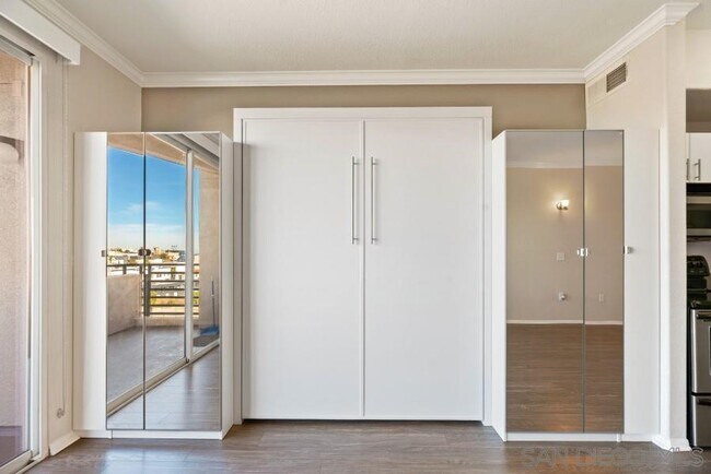 Murphy bed folded - 1643 6th Ave