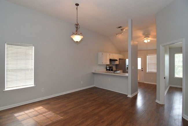 Building Photo - 146 Hammond Pl Cir