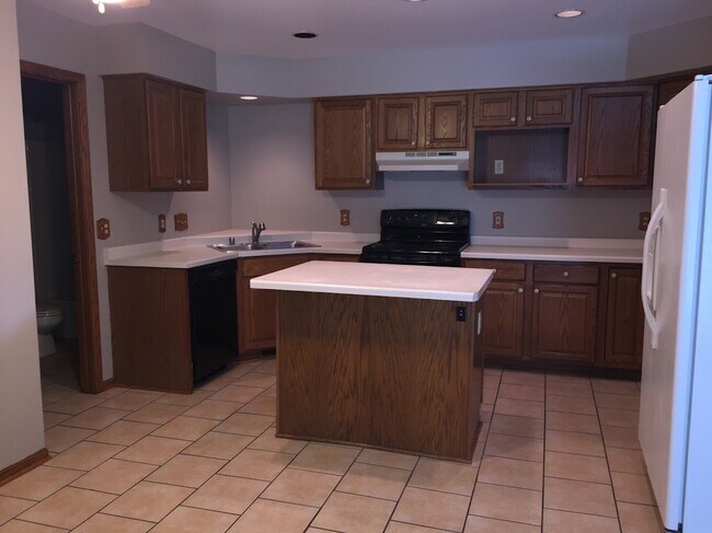 Foto del edificio - 701 Mink Ranch Rd