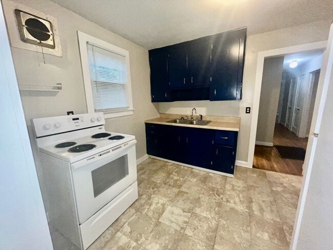 Building Photo - 3 Bedroom 1 Bath House in Pendleton