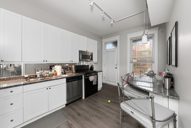 Building Photo - 954 W Cuyler Ave