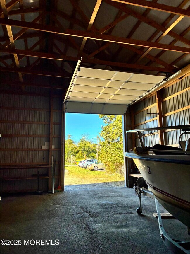 Foto del edificio - 328 E Main St