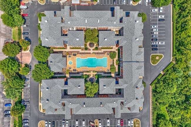 Foto del edificio - Beautiful Ground Floor Condo 2 bed 2 bath