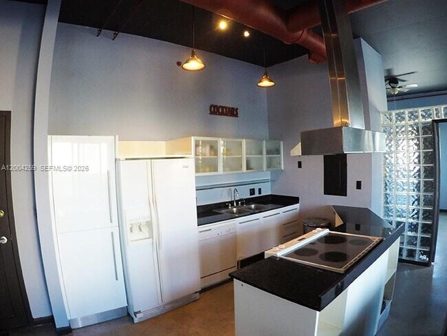 Foto del edificio - 10 SW South River Dr
