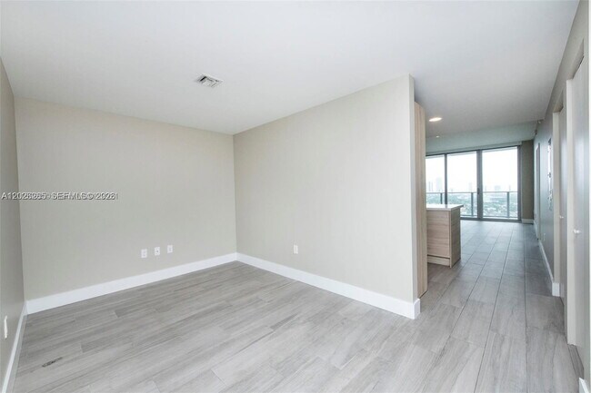 Foto del edificio - 16385 Biscayne Blvd