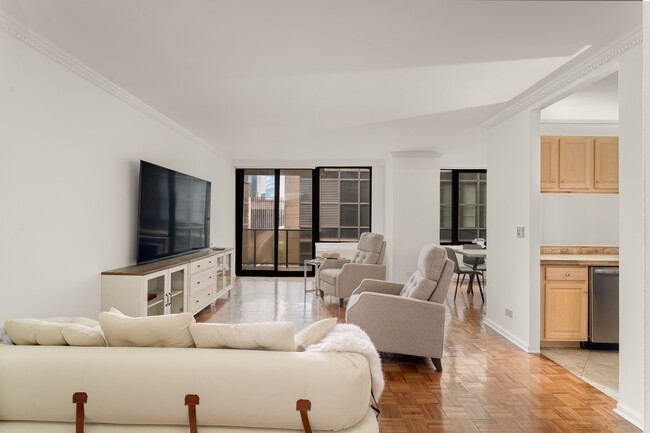 Building Photo - 161 W 61st St