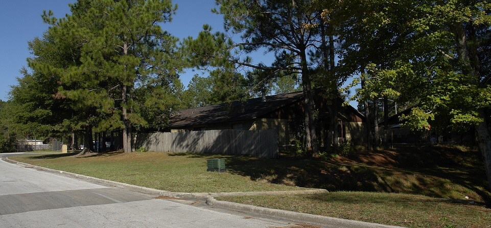 Primary Photo - Rockwell House Apartments