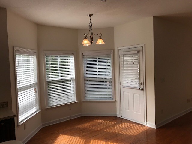 Foto del edificio - 5112 Stone Park Dr