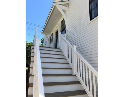 Building Photo - 295 St George St