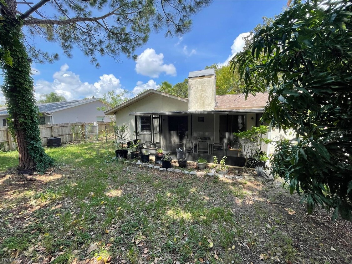 Building Photo - 3 br, 2 bath House - 2705 Knoll Street East