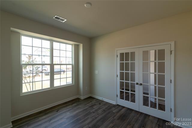 Foto del edificio - 15777 Country House St