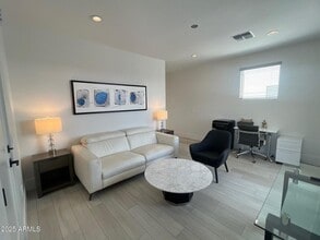 Building Photo - 1611 E Lamar Rd