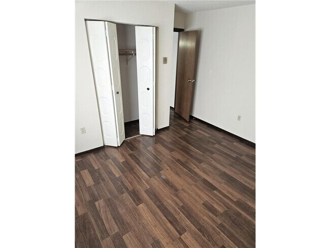 Foto del edificio - 10 12th Ave NE