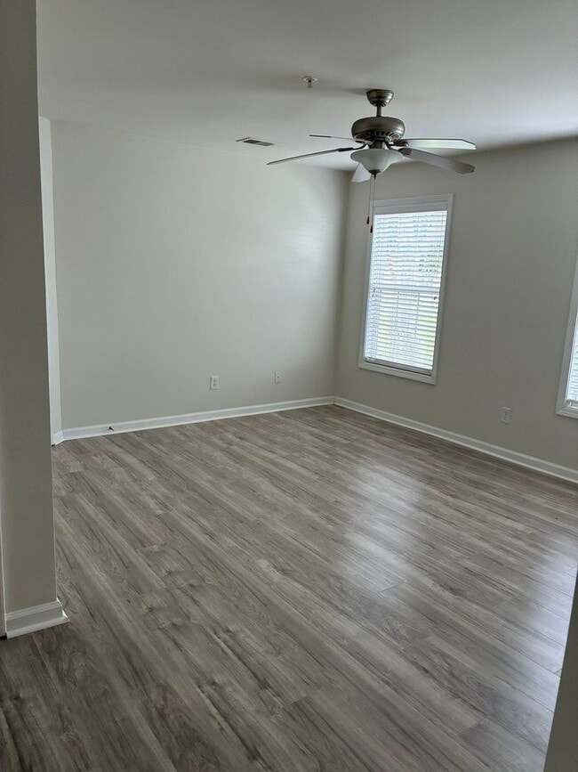 Building Photo - 120 Veranda Way