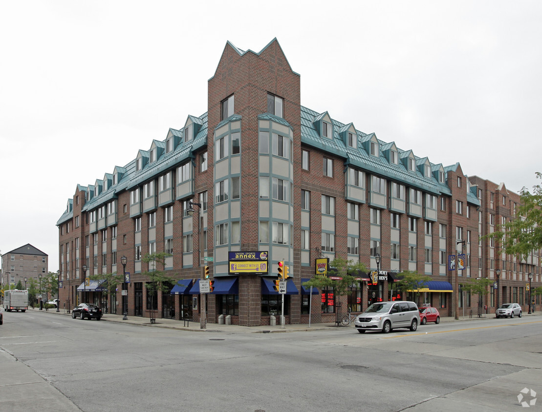 Primary Photo - Marquette University Apartments