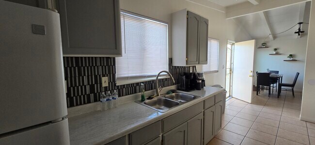 Foto del edificio - 44034 Carolside Ave