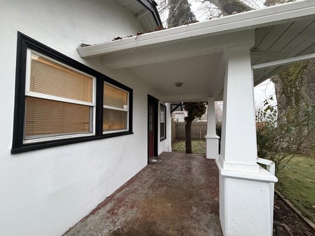 Foto del edificio - 3282 Bursell Rd