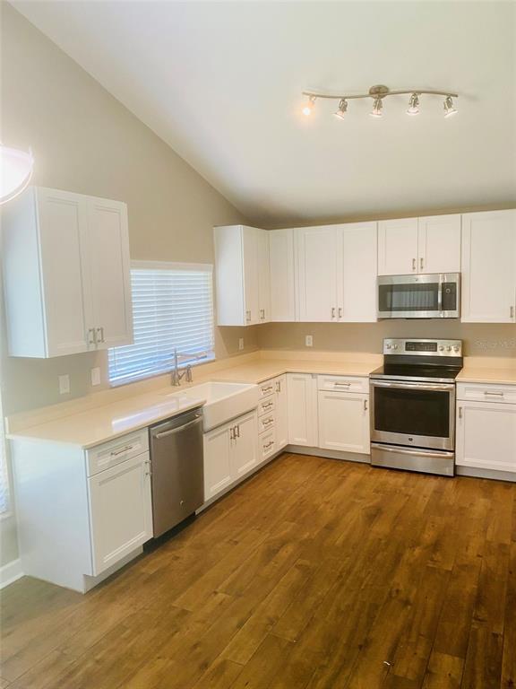 Building Photo - 15924 Farringham Dr