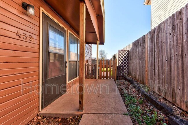 Foto del edificio - 432 NE 115th St