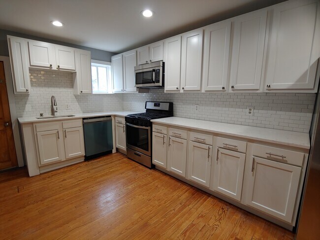 Building Photo - 33 S Calhoun St