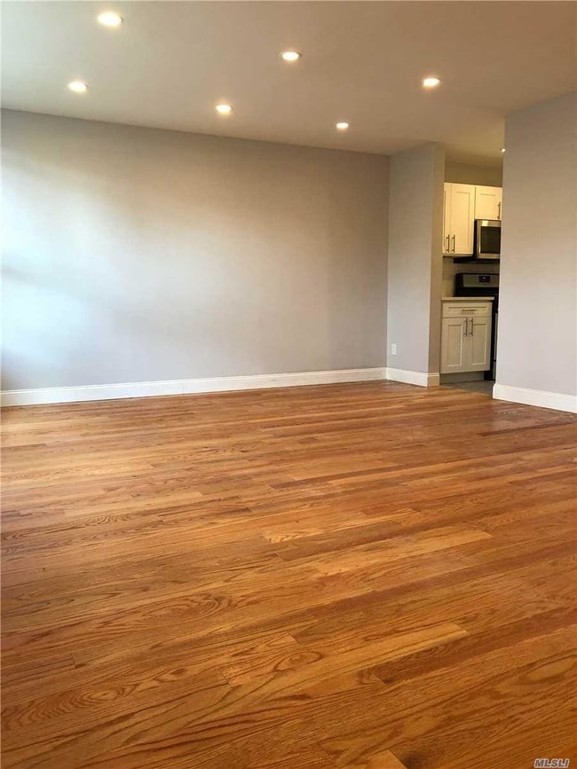 Building Photo - 3 bedroom in Bronx NY 10455