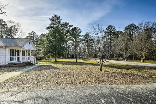 Building Photo - 144 Parkwood Cir