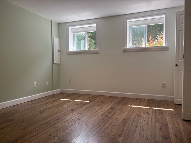 Building Photo - 539 Amess St