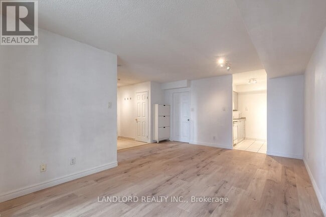 Building Photo - 256 Doris Ave