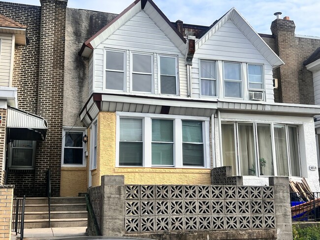 Building Photo - Recently Renovated 3 Bedroom Townhome with...