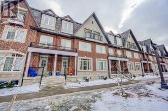 Building Photo - 8 Eaton Park Ln