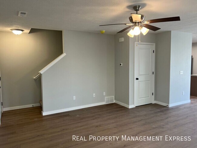 Foto del edificio - 3 Bedroom 1.5 Bathroom Townhome