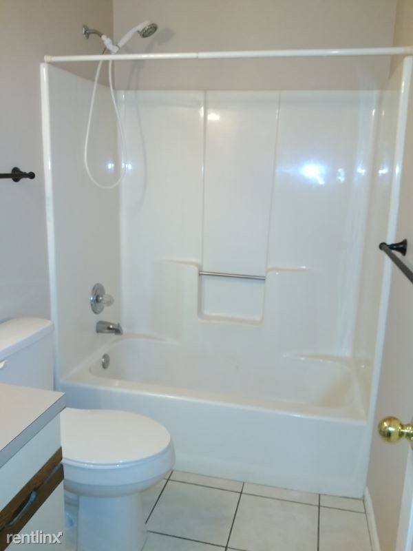 Building Photo - 2 br, 2 bath Condo - 511 E Lake Cir