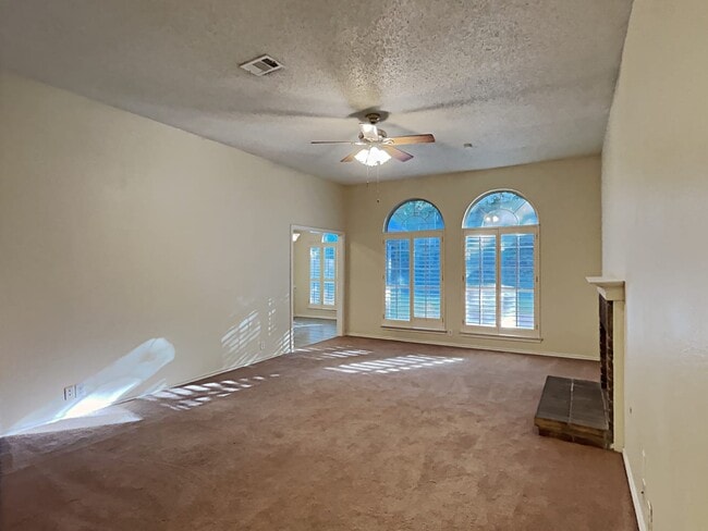 Building Photo - 7504 Bear Lake Dr