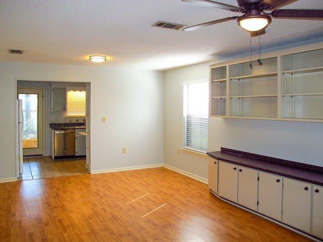 Building Photo - 618 Virginia Oak Ct