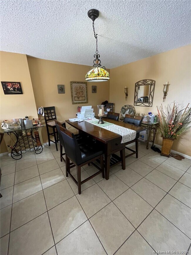 Foto del edificio - 8240 SW 210th St