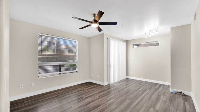 Apartamentos Laguna at Arrowhead Ranch — foto de la comunidad - Laguna at Arrowhead Ranch