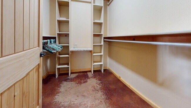 Foto del edificio - 12748 NE Wolf Rd