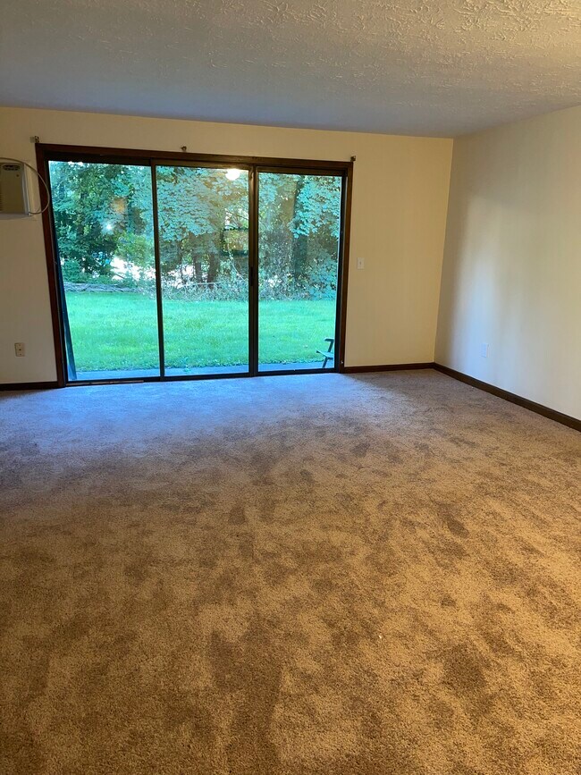 343 Oakland St, Manchester, CT 06042 Townhouse for Rent in Manchester