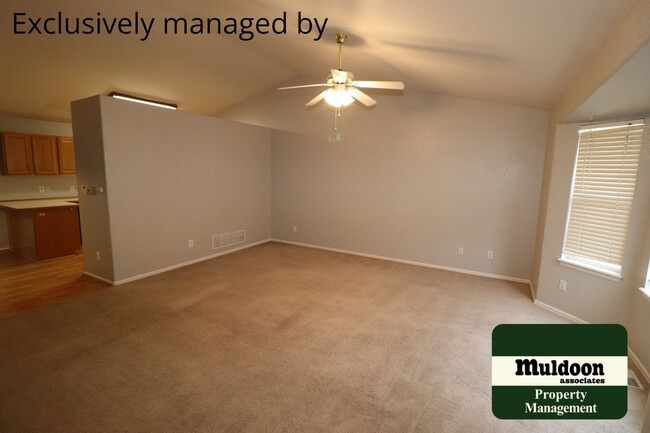 Building Photo - Lovely Pet Friendly Pueblo West home!