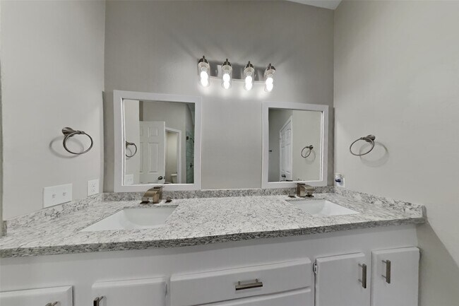 Foto del edificio - 17126 Hamilwood Dr