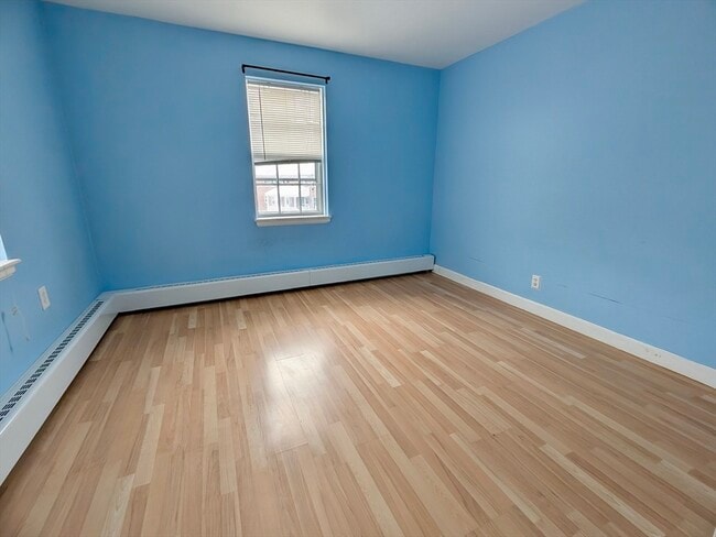 Foto del edificio - 17 Hammond Pond Pkwy