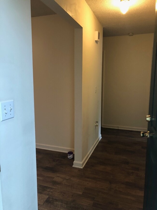 Building Photo - Great Location Black Mountain Apartment