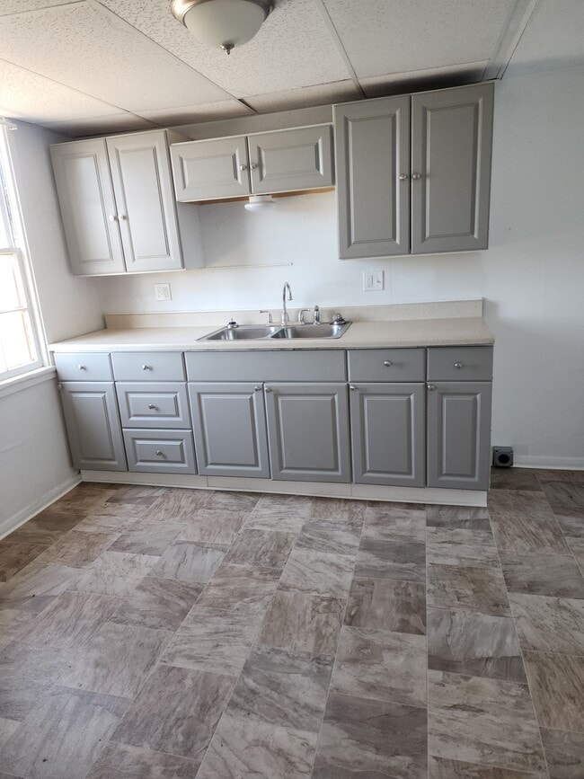 Building Photo - 1417 NW Carden Ave